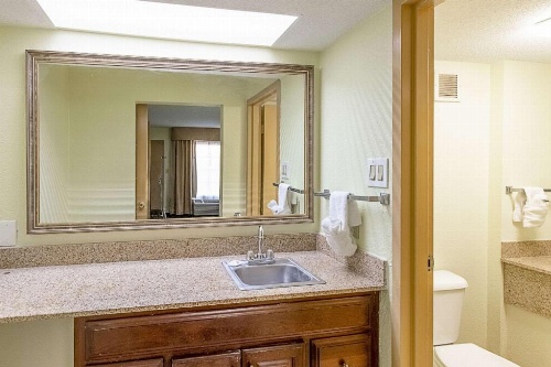 Clarion Inn Columbia Airport image 18