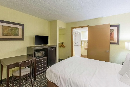 Clarion Inn Columbia Airport image 24